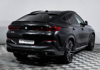 Подержанный автомобиль BMW X6 2025 года (5 фото)