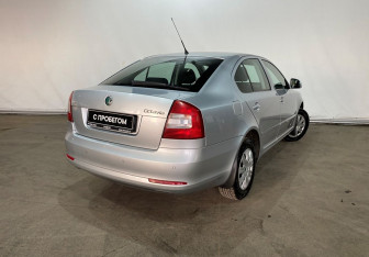 Подержанный автомобиль Skoda Octavia Liftback 2008 года (6 фото)