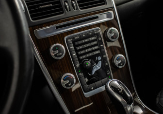 Подержанный автомобиль Volvo XC60 2014 года (15 фото)