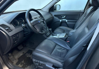 Подержанный автомобиль Volvo XC90 2011 года (9 фото)