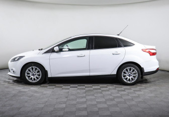 Подержанный автомобиль Ford Focus Sedan 2013 года (3 фото)