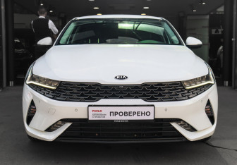 Подержанный автомобиль Kia K5 2021 года (2 фото)