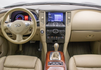 Подержанный автомобиль Infiniti FX 2011 года (13 фото)