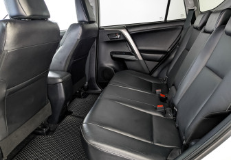 Подержанный автомобиль Toyota RAV4 2019 года (18 фото)