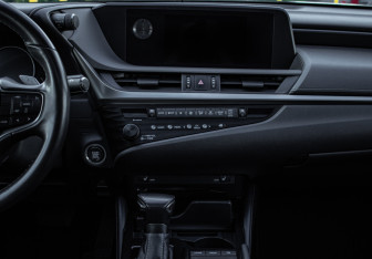 Подержанный автомобиль Lexus ES 2019 года (11 фото)