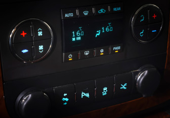 Подержанный автомобиль Chevrolet Tahoe 2012 года (21 фото)
