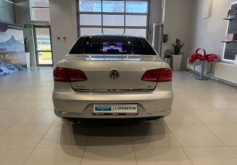 Подержанный автомобиль Volkswagen Passat Sedan 2013 года (5 фото)