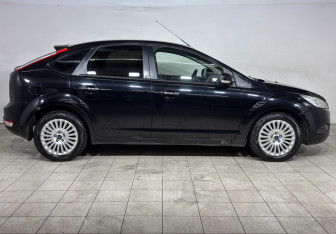 Подержанный автомобиль Ford Focus Hatchback 2010 года (4 фото)