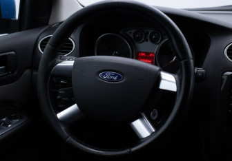 Подержанный автомобиль Ford Focus Hatchback 2008 года (15 фото)