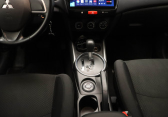 Подержанный автомобиль Mitsubishi ASX 2012 года (12 фото)