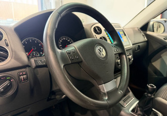 Подержанный автомобиль Volkswagen Tiguan 2010 года (13 фото)