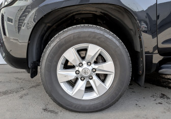 Подержанный автомобиль Toyota Land Cruiser Prado 2020 года (18 фото)