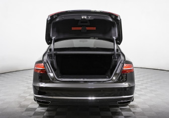 Подержанный автомобиль Audi A8 2014 года (24 фото)
