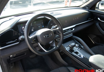 Подержанный автомобиль Geely Monjaro 2024 года (9 фото)