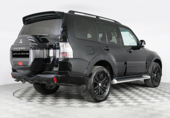 Подержанный автомобиль Mitsubishi Pajero 2019 года (3 фото)