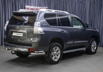 Подержанный автомобиль Toyota Land Cruiser Prado 2010 года (5 фото)