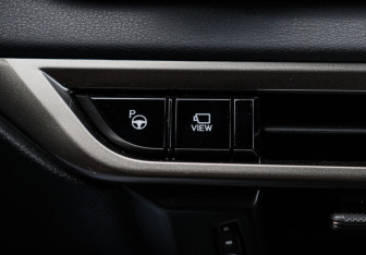 Подержанный автомобиль Lexus RX 2023 года (17 фото)
