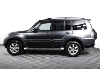 Подержанный автомобиль Mitsubishi Pajero 2011 года (8 фото)