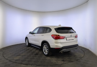 Подержанный автомобиль BMW X1 2017 года (7 фото)