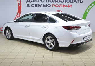 Подержанный автомобиль Hyundai Sonata 2019 года (6 фото)