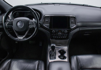 Подержанный автомобиль Jeep Grand Cherokee 2020 года (13 фото)
