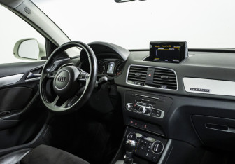 Подержанный автомобиль Audi Q3 2015 года (9 фото)