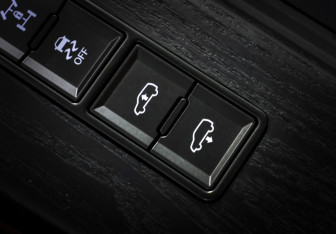 Подержанный автомобиль Lexus LX 2025 года (25 фото)