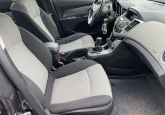 Подержанный автомобиль Chevrolet Cruze Sedan 2012 года (9 фото)