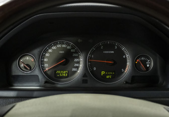 Подержанный автомобиль Volvo XC90 2008 года (13 фото)