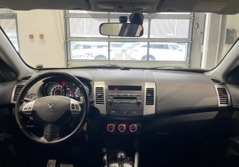 Подержанный автомобиль Citroen C-Crosser 2011 года (11 фото)