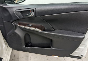 Подержанный автомобиль Toyota Camry Sedan 2015 года (20 фото)