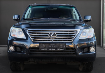 Подержанный автомобиль Lexus LX 2011 года (2 фото)