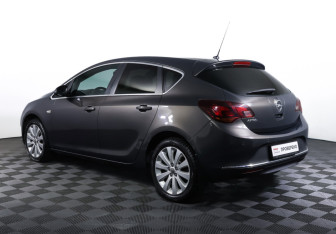 Подержанный автомобиль Opel Astra Hatchback 2014 года (7 фото)