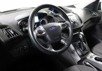 Подержанный автомобиль Ford Kuga 2013 года (7 фото)