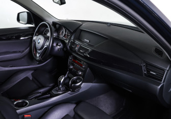 Подержанный автомобиль BMW X1 2012 года (11 фото)