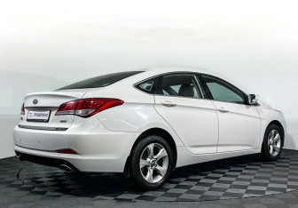 Подержанный автомобиль Hyundai i40 Sedan 2014 года (5 фото)