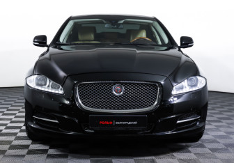 Подержанный автомобиль Jaguar XJ 2013 года (2 фото)