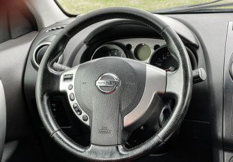 Подержанный автомобиль Nissan Qashqai 2008 года (14 фото)