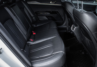 Подержанный автомобиль Kia K5 2022 года (10 фото)
