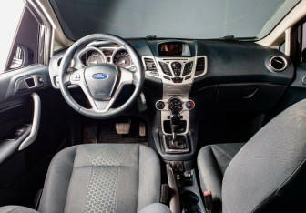 Подержанный автомобиль Ford Fiesta Hatchback 2012 года (5 фото)