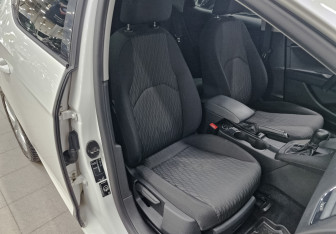 Подержанный автомобиль SEAT Leon Hatchback 2013 года (23 фото)