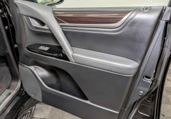 Подержанный автомобиль Lexus LX 2020 года (24 фото)