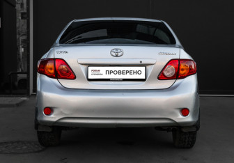 Подержанный автомобиль Toyota Corolla Sedan 2007 года (5 фото)