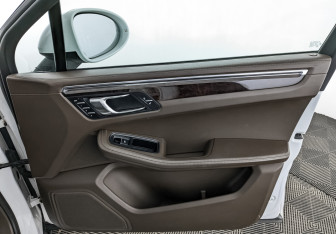 Подержанный автомобиль Porsche Macan 2015 года (25 фото)