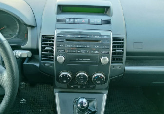 Подержанный автомобиль Mazda 5 2008 года (15 фото)