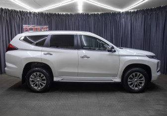 Подержанный автомобиль Mitsubishi Pajero Sport 2021 года (4 фото)