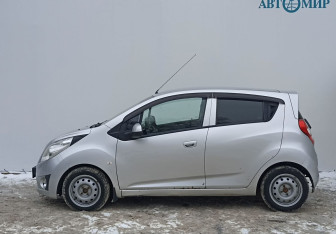 Подержанный автомобиль Chevrolet Spark 2013 года (8 фото)