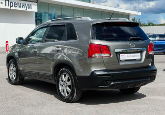 Подержанный автомобиль Kia Sorento 2012 года (7 фото)