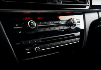 Подержанный автомобиль BMW X5 2016 года (28 фото)