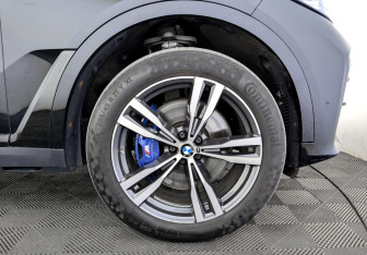 Подержанный автомобиль BMW X7 2020 года (18 фото)